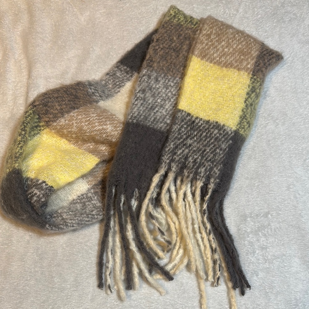 Cozy Plaid Scarf with Fringe NWOT